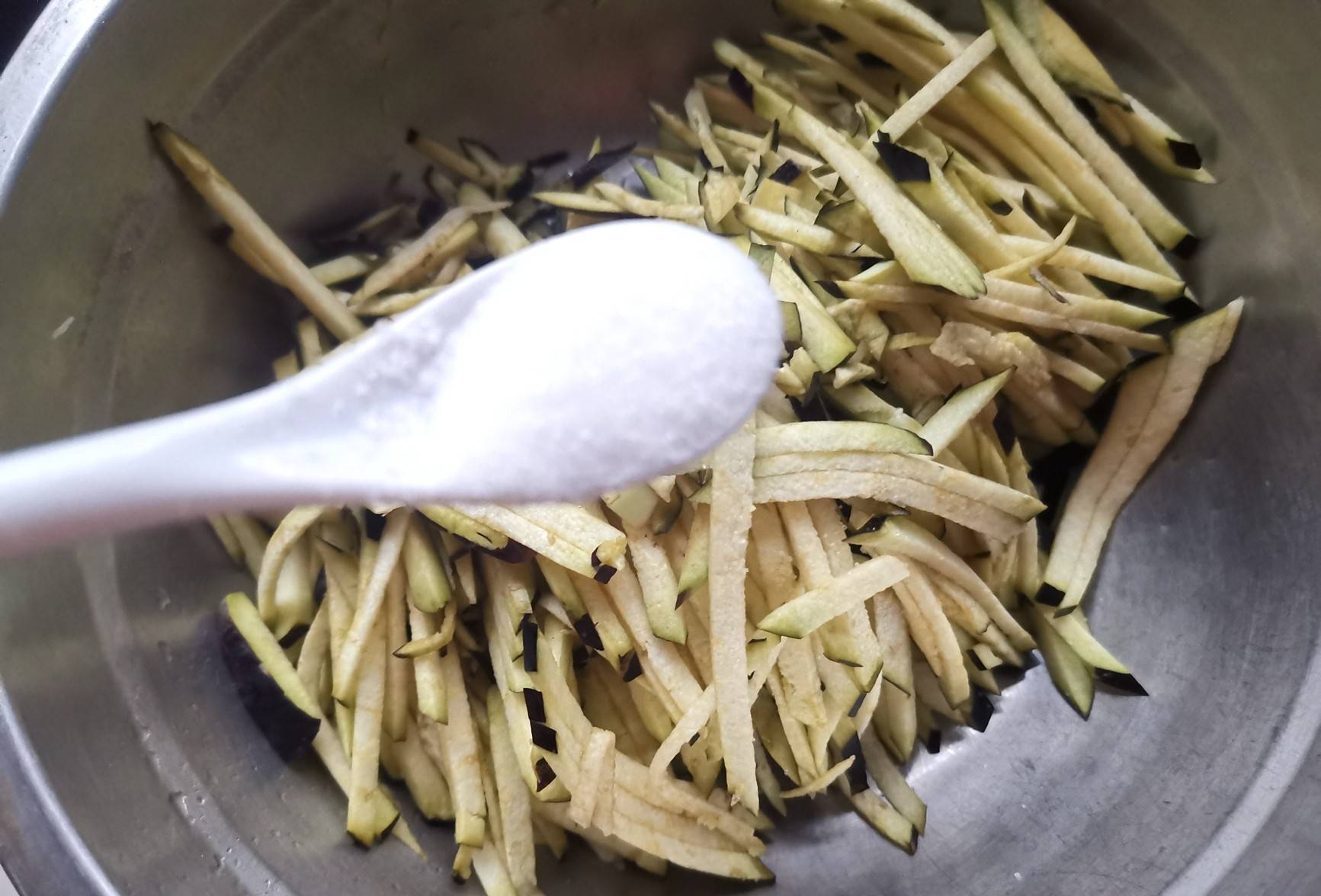 教大家茄子的特色做法,外酥里嫩,好吃营养又下饭,喜欢试试吧_蔬菜