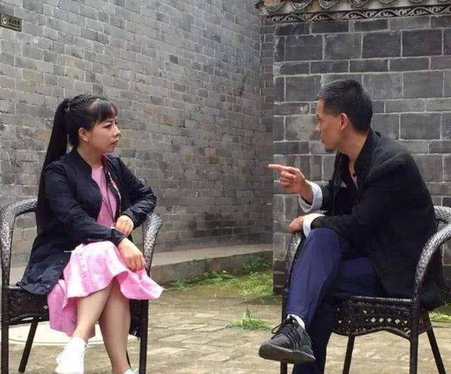 因为|她是国家一级演员，因房价太高回村生活，如今下地放牛成日常