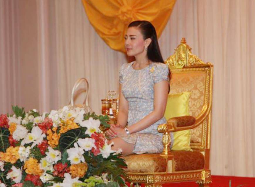 前王妃西拉米遭冷遇50岁生日无一人祝贺在泰国王室查无此人
