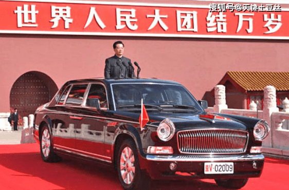 2009年建国60周年大庆上的红旗ca7600j阅兵车2019年70周年阅兵式上的