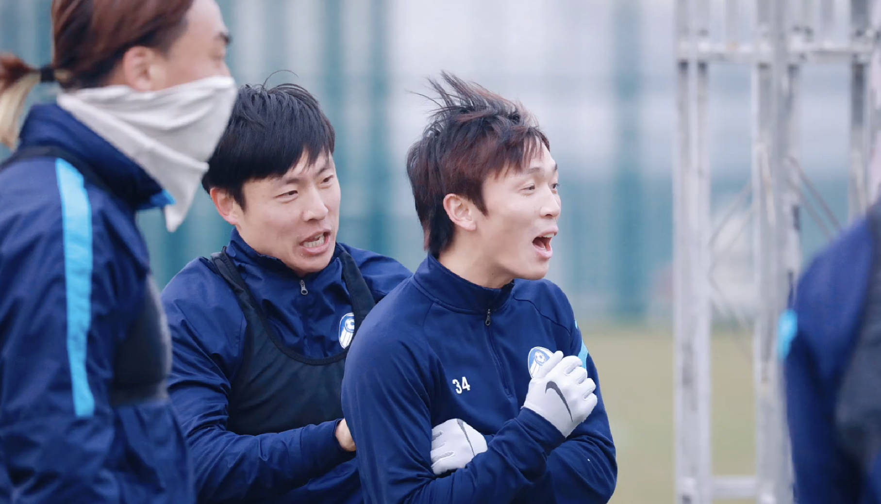 着进攻,最后阶段换上单欢欢和何宇鹏两名年轻球员保住了球队的胜果