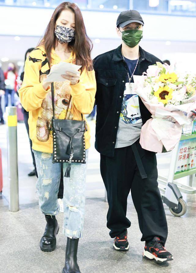 黑色 夫妻之间咋能穿出恩爱感，看蔡少芬张晋的穿搭，好和谐