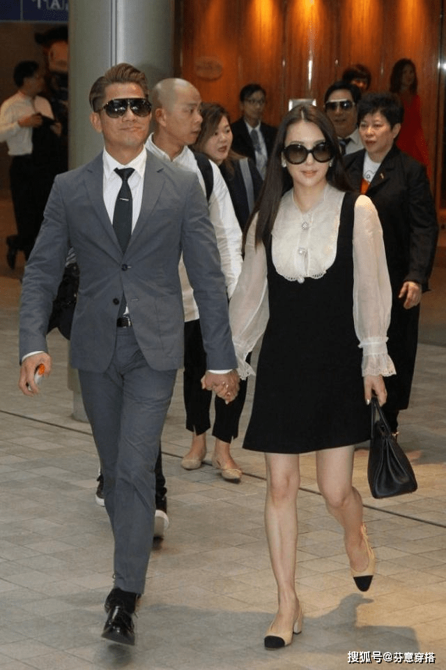 贵妇 天王嫂方媛好拼！一身土味红蓝配貂皮穿成地摊货，一米三身材抢镜