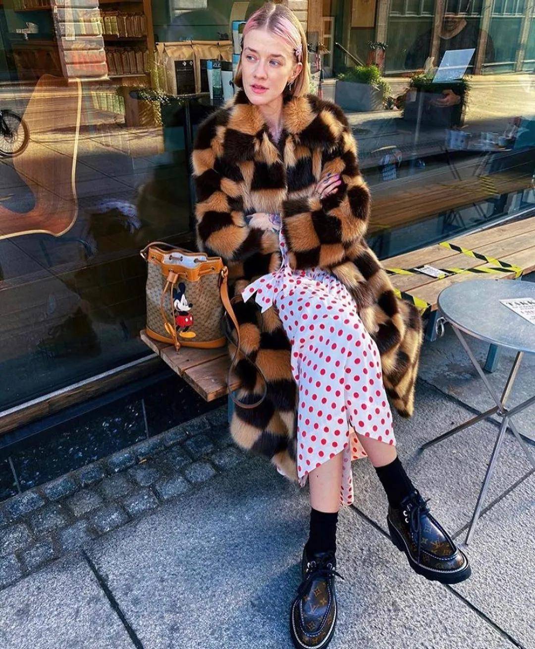 经典 有种逆袭叫吴宣仪穿棉服!本以为会土到炸…结果竟然有点好看!