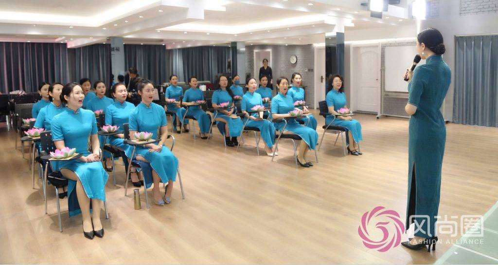礼仪培训师风尚圈旗袍仪态师资班在京开班