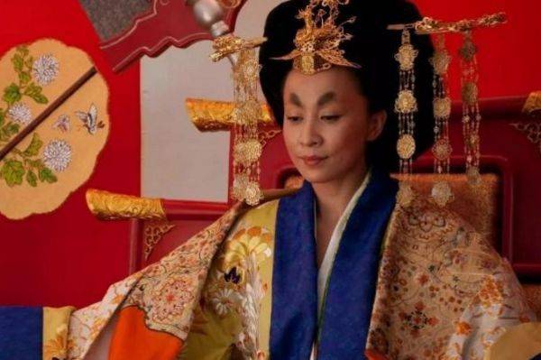 一级古装片武则天_武则天刘晓庆经典版本_刘嘉玲武则天造型雷人