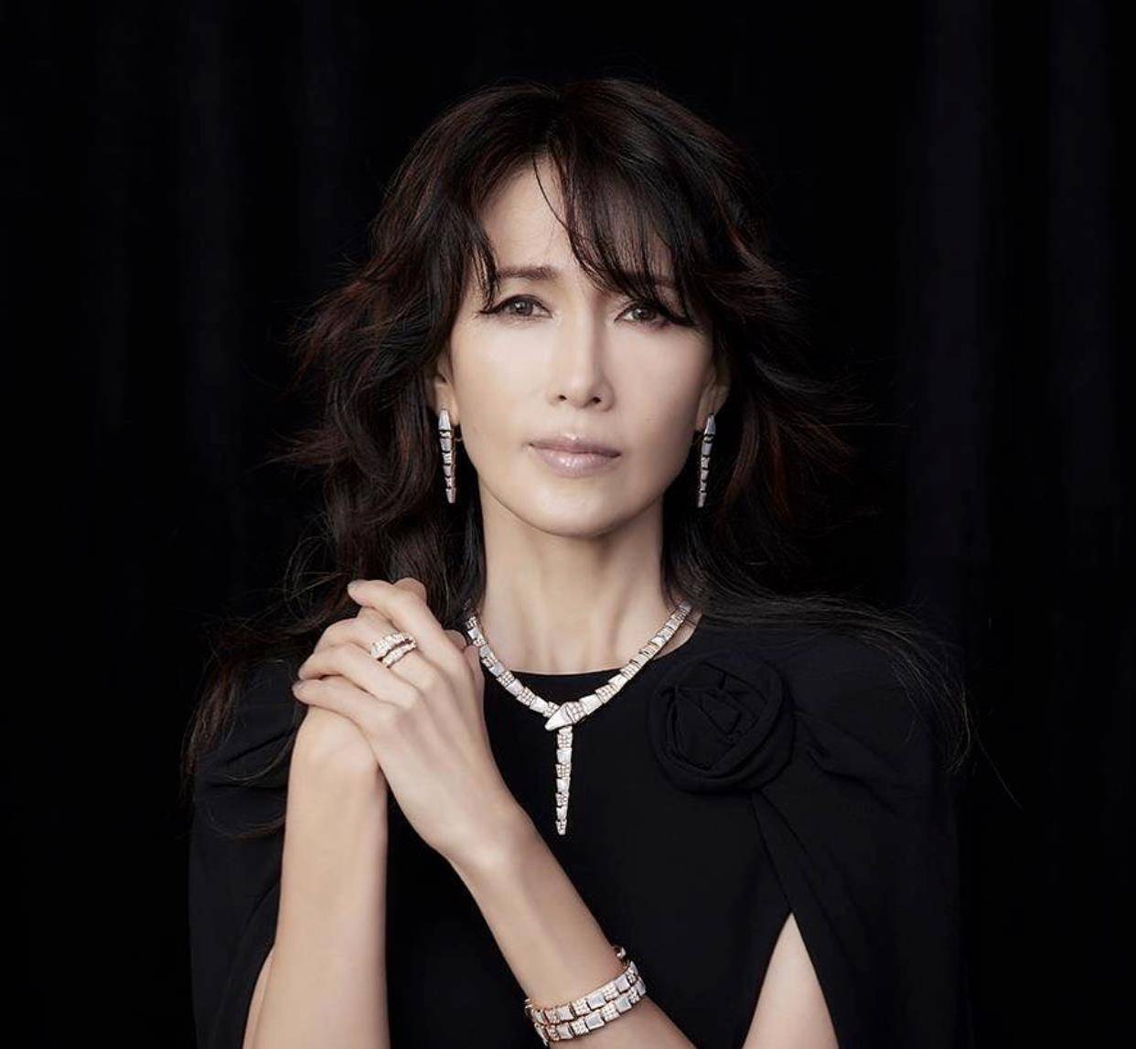 原创工藤静香晒近照脸上胶原蛋白流失被网友嘲笑像夜总会妈妈