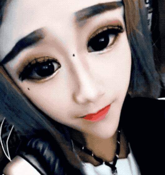 什么当“渣女妆”到了00后手里！你确定你拿的是眉笔，不是水彩笔吗