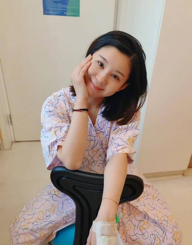 王雷|恭喜！36岁李小萌二胎生子，分享生产细节泪奔，一家四口画面温馨