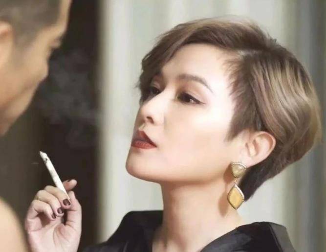 长发短发丑，长发才是王道？别逗了，这10个女星教你什么是可盐可甜