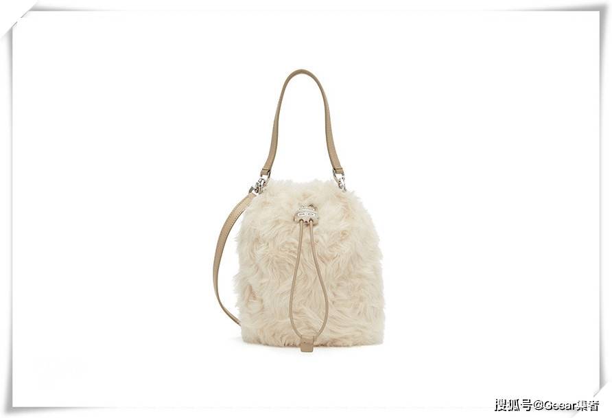 Bag软绵的冬季：绒毛包包再次重回时髦女生的怀抱！