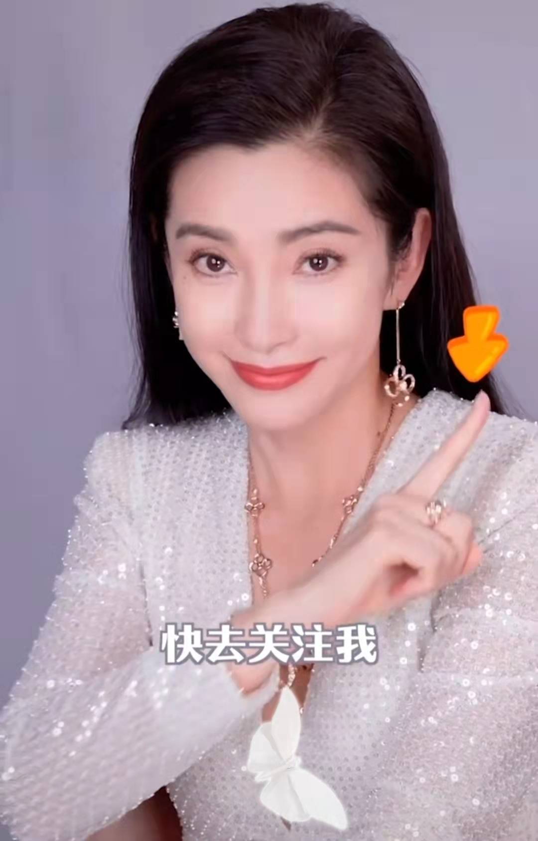 仙女李冰冰穿紧身裙身材是好，但离开美颜修图，穿普通衣服就是大妈！