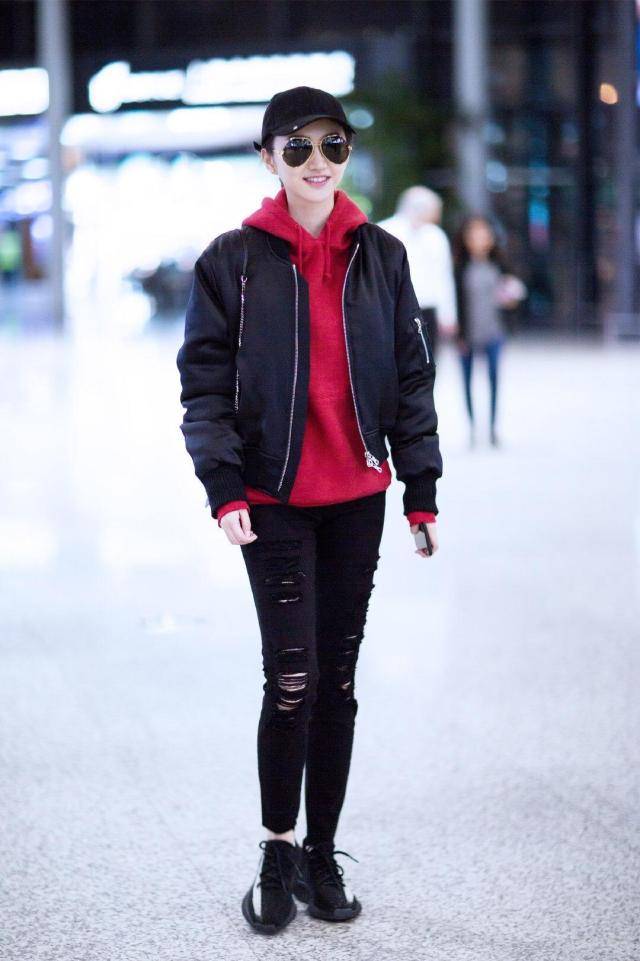 黑色 景甜气质太灵动别致了！蓝色呢子大衣配白色毛衣简约大气，美腻了