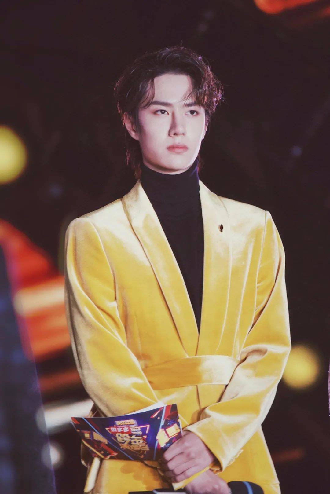 王一博这身衣服真的好高级分分钟给你凹出国际范儿