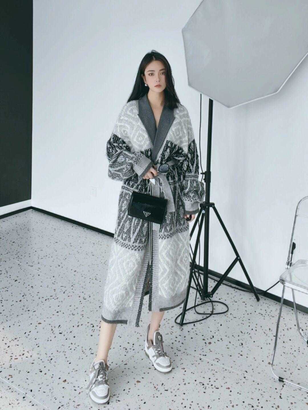 裙子 长款针织衫穿搭指南，搭配裙子与阔腿裤简约大气，高级优雅又洋气