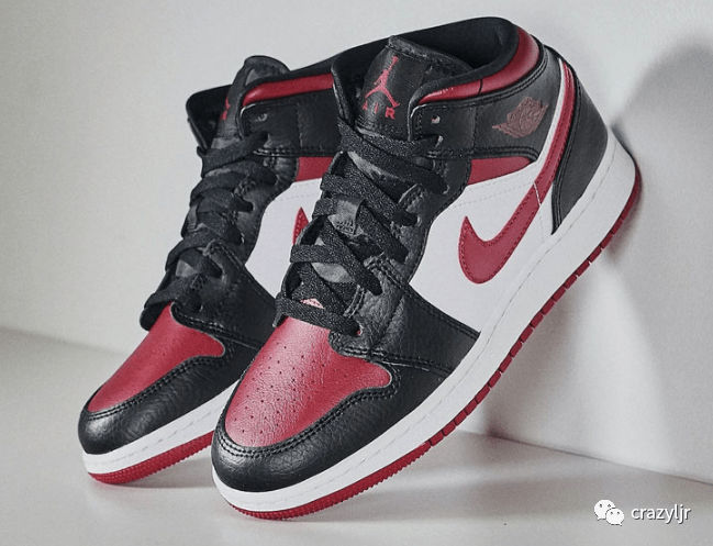 男女 秋冬潮人百搭Air Jordan 1 Mid AJ1中帮黑红脚趾男女篮球鞋