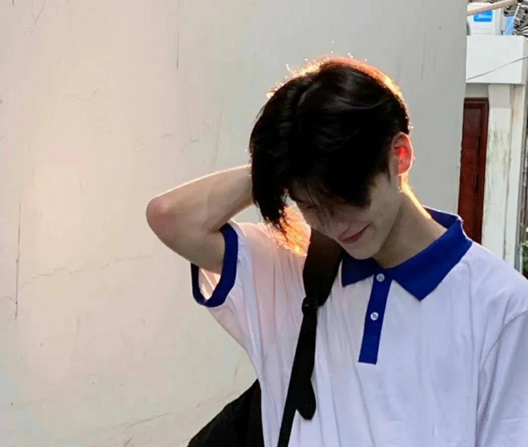 再见认为没想到张人0也要来到虎牙直播了,看来最近一段时间,虎牙的