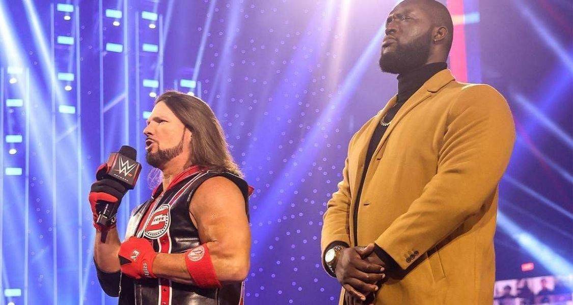 今天,wwe记者kevin egan在raw talk上采访了aj styles和omos,讨论了关