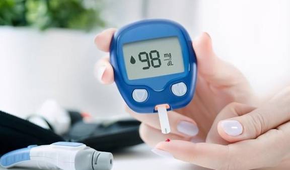 控制|糖尿病10年血糖未达标，医生给出六条建议，一个月后血糖降下来