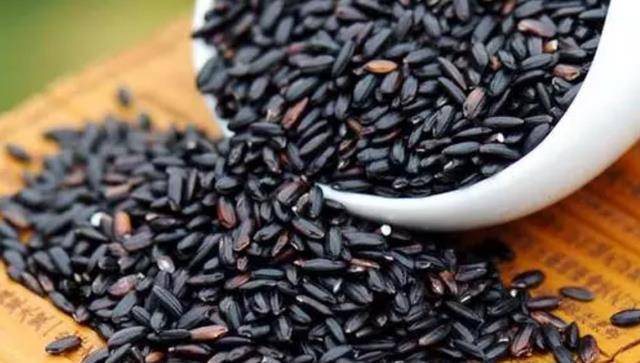 能够帮助|得了糖尿病怎么办？医生：常吃这4种食物，或会有助稳定血糖