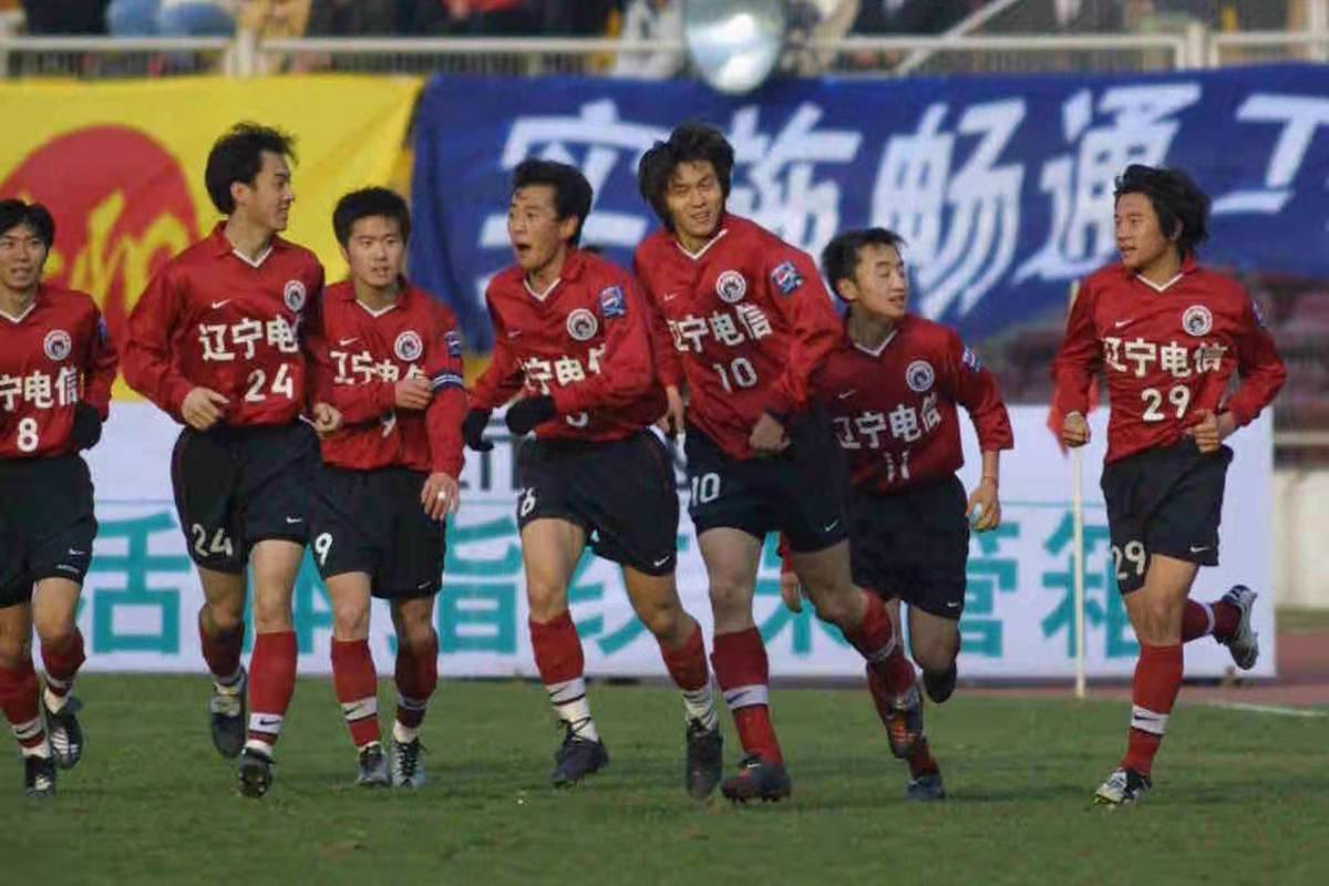 一生一队的辽足旗帜他用坚守诠释忠诚辽小虎之功勋队长肇俊哲