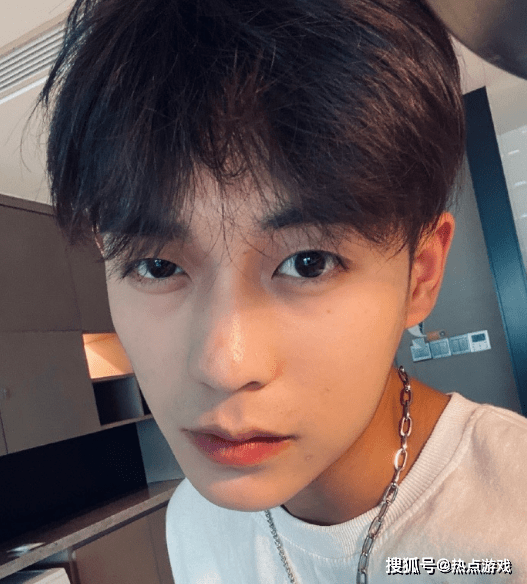 原创颜值达人入驻虎牙剑仙成为被挑战对象输了就得cos金蝉