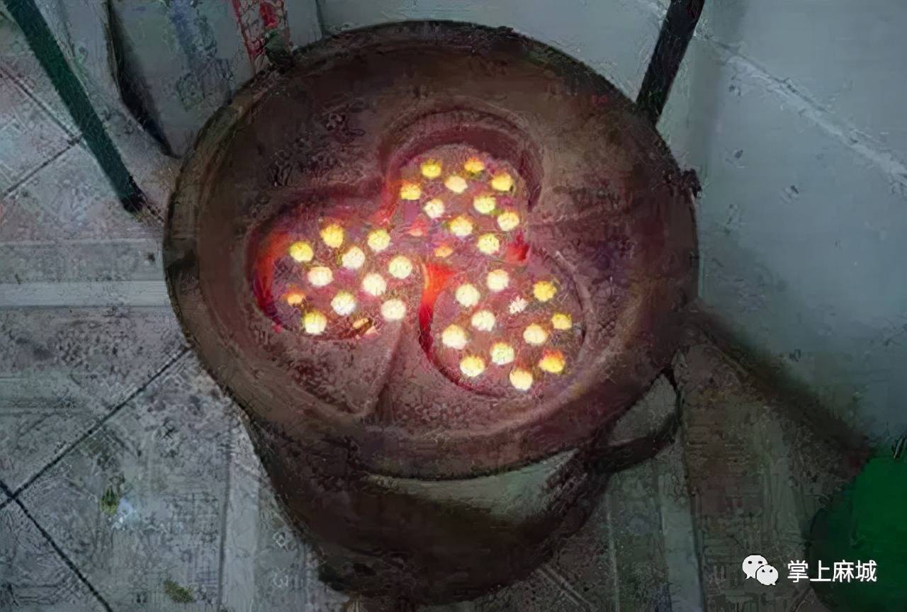 小编在市场上已经看到了专门为烧柴火设计的大炉子.