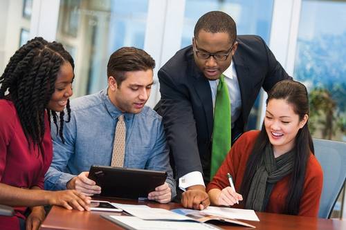 网络|英国女王大学管理学院荣获AMBA认证！