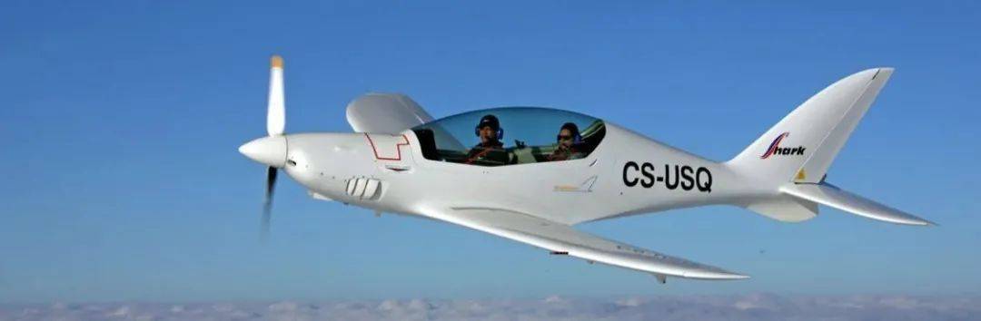 19岁女孩驾驶飞机环游世界有望打破飞行记录即将到达普吉岛