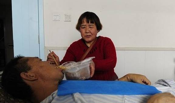 肾脏|丈夫连发病危通知，妻子却依然点头微笑！医生：真是一时糊涂呀！