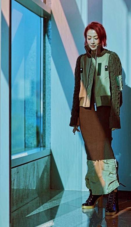 设计 郑秀文穿成了50岁女性想要的高级感，稳重不老气，穿搭成熟有品位