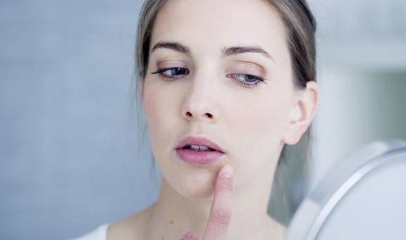 脸部|肝好不好看看脸就知道，若脸部出现4种现象，警惕肝可能发生病变