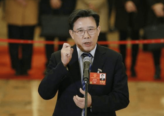 从羊贩子到湖南首富靠卖挖掘机问鼎全球第一从海外赚回1bob电竞下注00亿(图3)