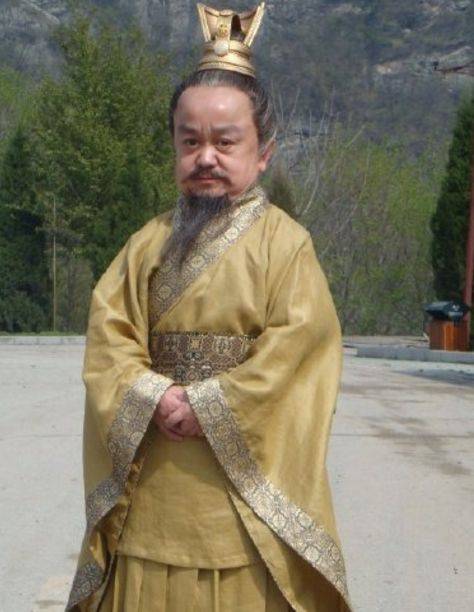 原创他是土地公专业户事业最红时娶妻生子如今无戏可拍被抛弃