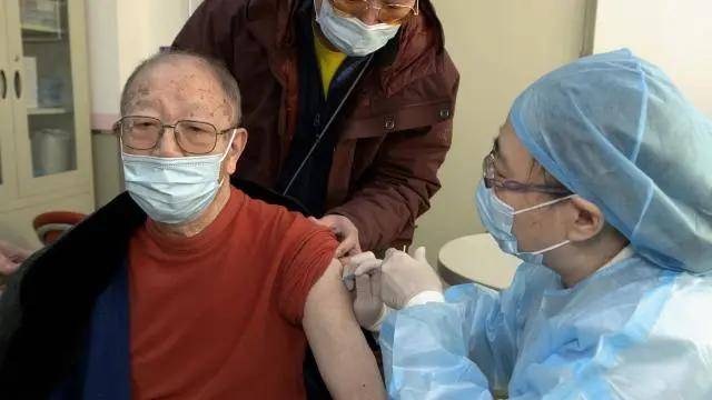 天津和平区志愿者:老年人防疫筑屏障