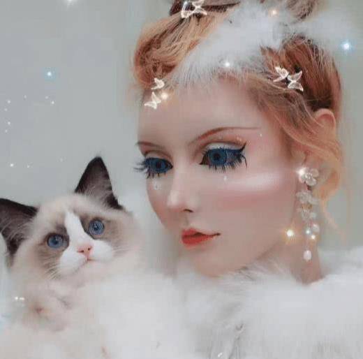 "真人芭比"迪丽拉放弃公主裙,穿白色蕾丝裙,网友:恋爱了_梦想_样子_小