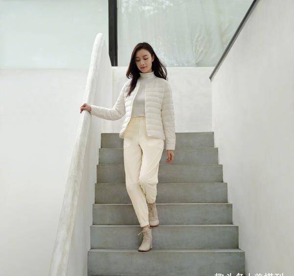 套装 倪妮不是一般的高级,穿奶奶睡衣配毛绒乐福鞋,拽萌拽萌的感觉