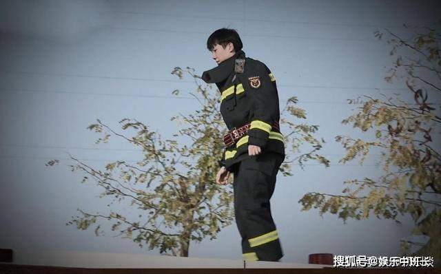 张晋|《哥哥》衍生综艺,白举纲攀消防车犯错,“晋爸”接受惩罚