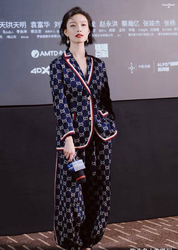 套装 倪妮不是一般的高级,穿奶奶睡衣配毛绒乐福鞋,拽萌拽萌的感觉