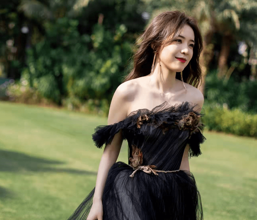 lpl女主持舞台装谁最美?