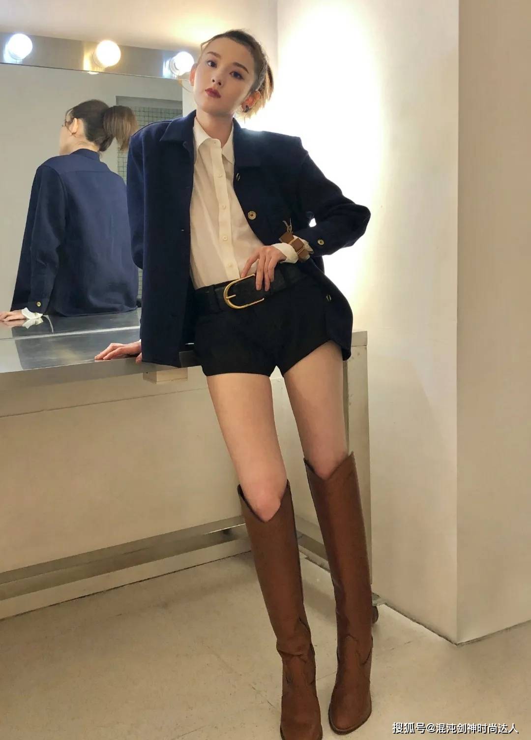 天鹅绒 谁说小个子穿不出高级感？试试短外套+高筒靴，时髦还有气场