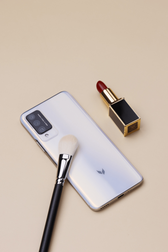 麦芒10上手图赏:潮美设计 灵动影像,诠释无畏生长_机身_机型_品牌