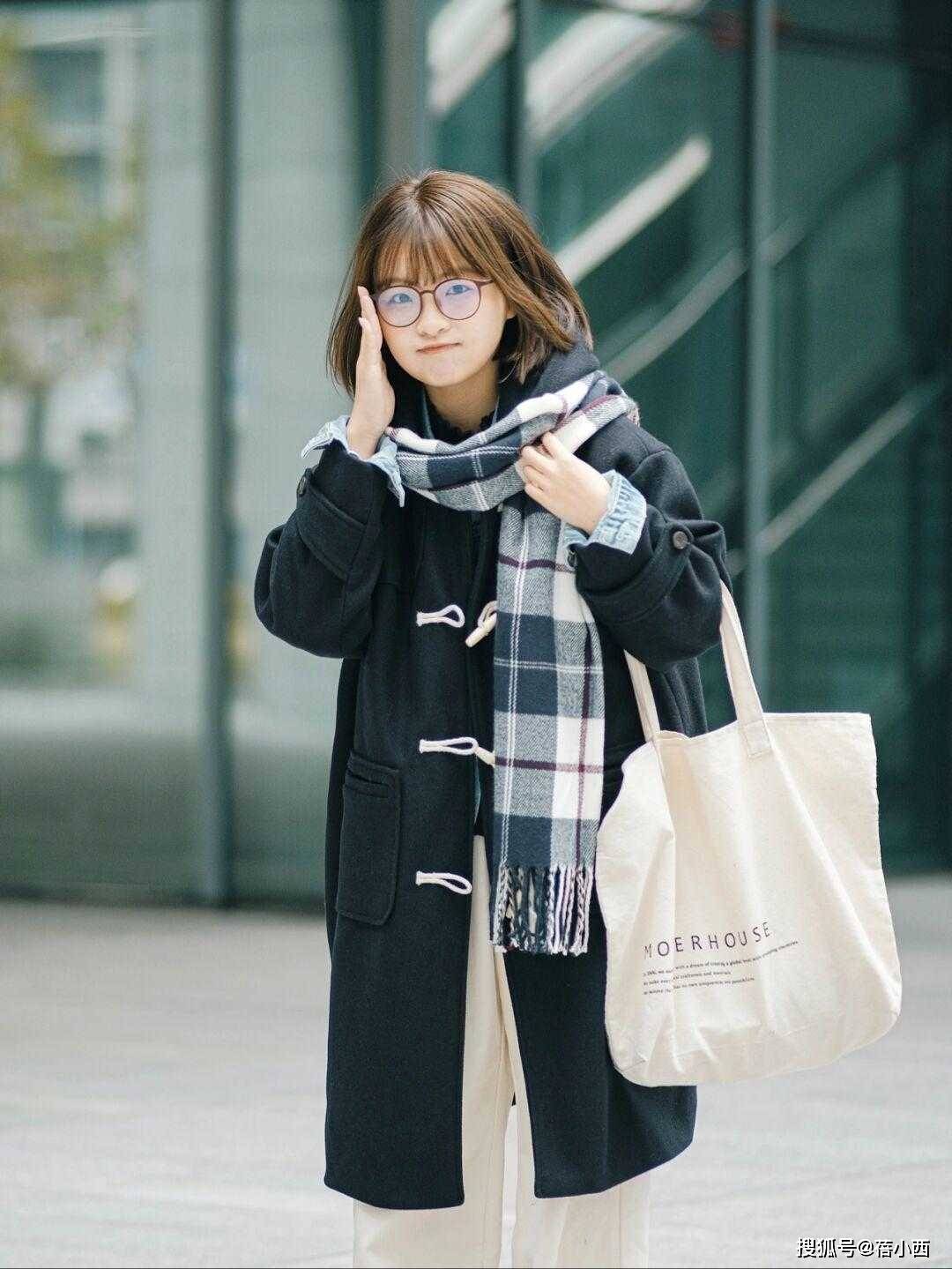 小个子 小个子入冬少穿“羽绒服”，建议多穿“大衣”，简约高级还耐看