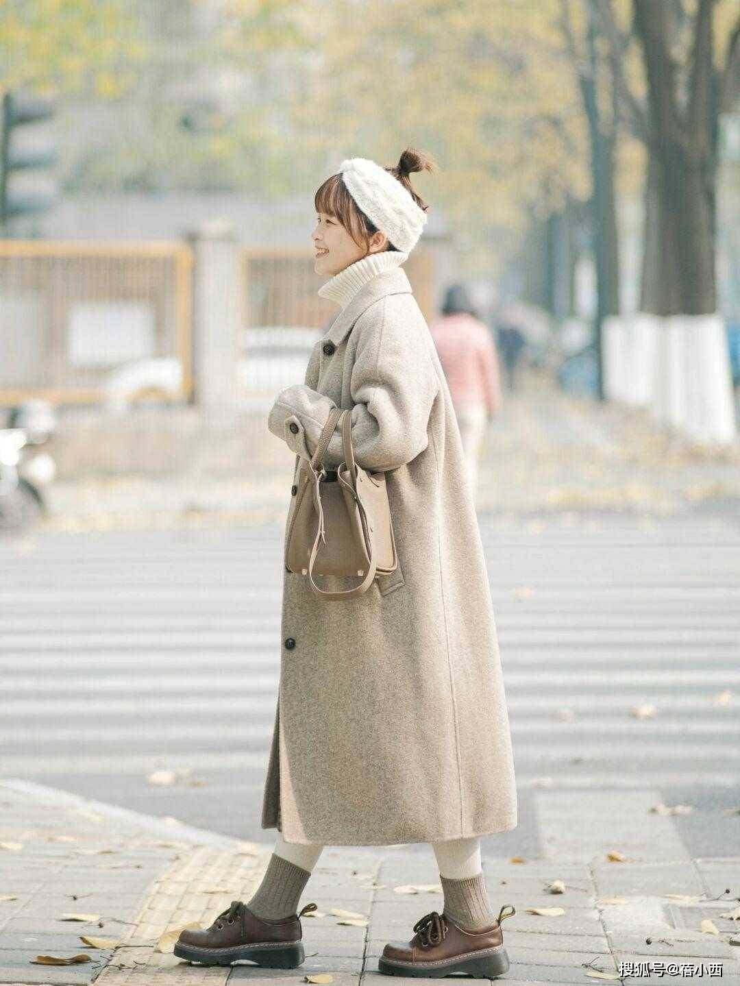 小个子 小个子入冬少穿“羽绒服”，建议多穿“大衣”，简约高级还耐看