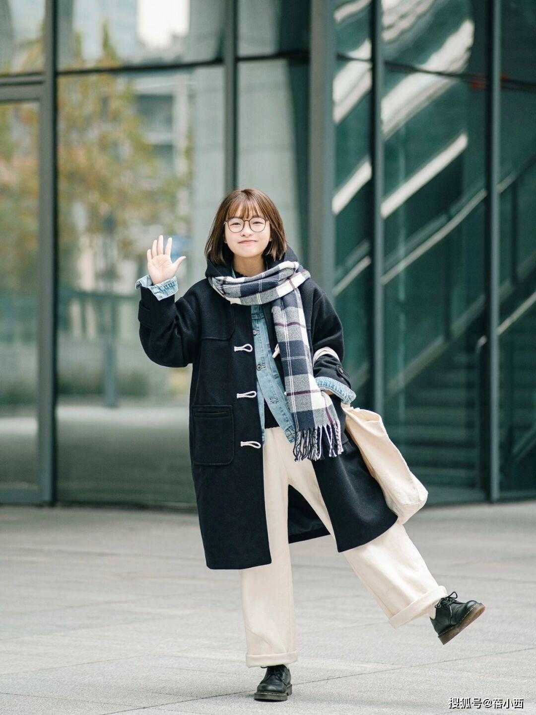 小个子 小个子入冬少穿“羽绒服”，建议多穿“大衣”，简约高级还耐看