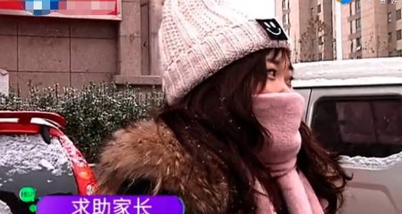 天气|小学生雪天蹲校门口吃早餐 家长怒曝光 保安：为什么不在家里吃？