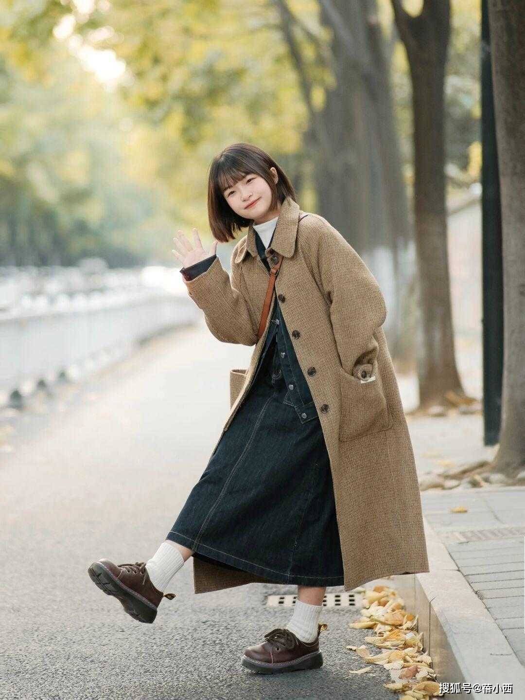 小个子 小个子入冬少穿“羽绒服”，建议多穿“大衣”，简约高级还耐看