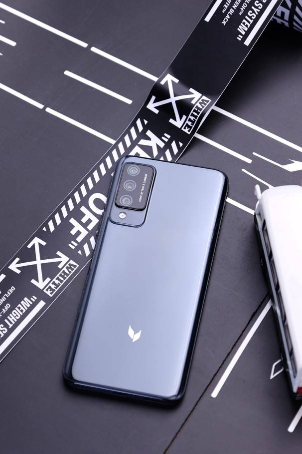 上手麦芒10曜石黑：6.6英寸无界全面屏+40w快充，给颜值打个分？