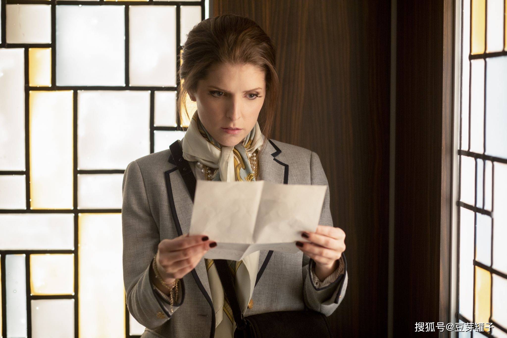 保罗·费格|《一个小忙》：悬疑惊悚媲美《消失的爱人》，结局的真相难以意料