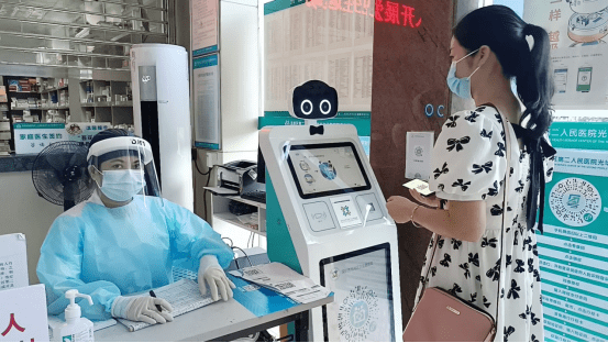 科技防疫易普森107台防疫测温机器人在深圳市龙岗区投入使用